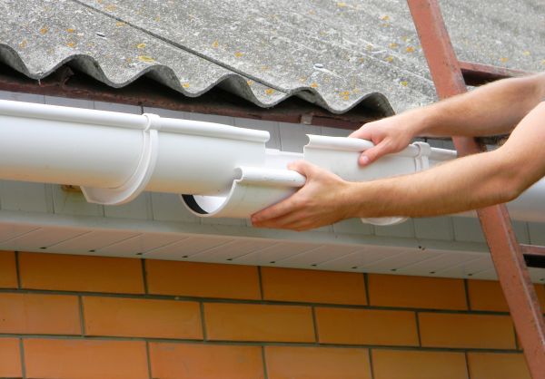 Gutter Hanging in Charlotte